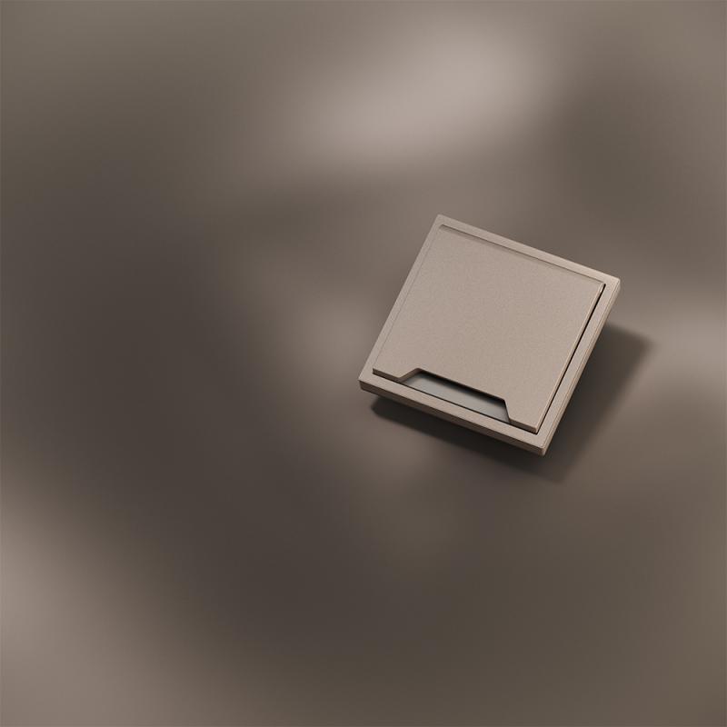 Накладка для розетки с заземлением, защитными шторками и крышкой, S70 Metal (платина)